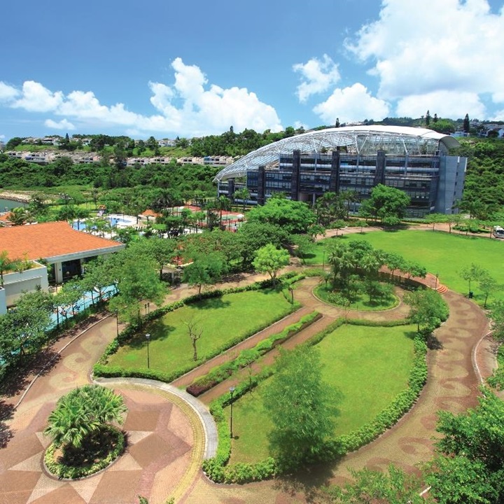 Discovery Bay is a pioneering “eco-friendly town” in Hong Kong. 